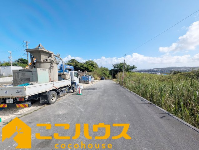 南城市玉城富里　新築戸建て　全2棟　B号棟の前面道路含む現地写真|10月完成予定！同仕様同施工の物件もご案内可能です♪