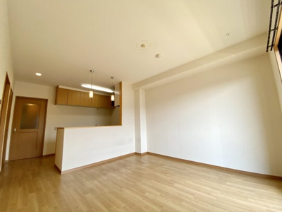 【居間・リビング】 | フォレスト・ラ・ヴィラ | ※同物件　別のお部屋の写真です。