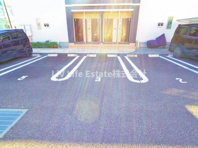 ピュアオールの駐車場