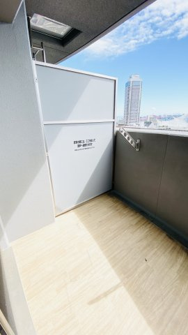 セレニテ神戸元町プリエのバルコニー