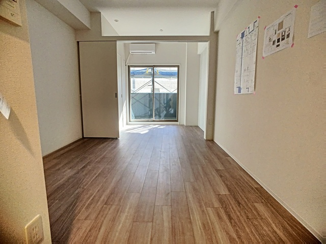 セレニテ神戸元町プリエの居間・リビング