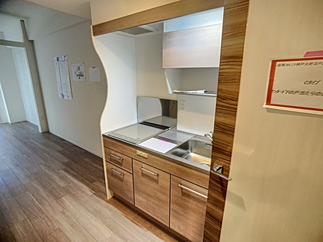 セレニテ神戸元町プリエのキッチン
