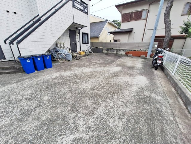 ヴィラ境川の駐車場