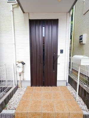 南軽井沢戸建のエントランス|すっきりとしたエントランスです。