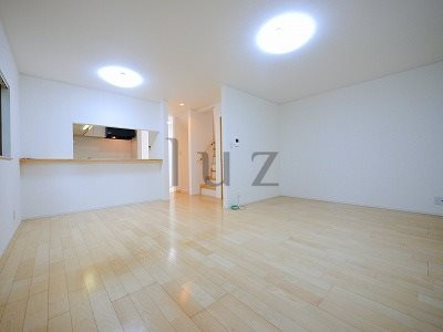 南軽井沢戸建の居間・リビング|18畳の広いLDKです。