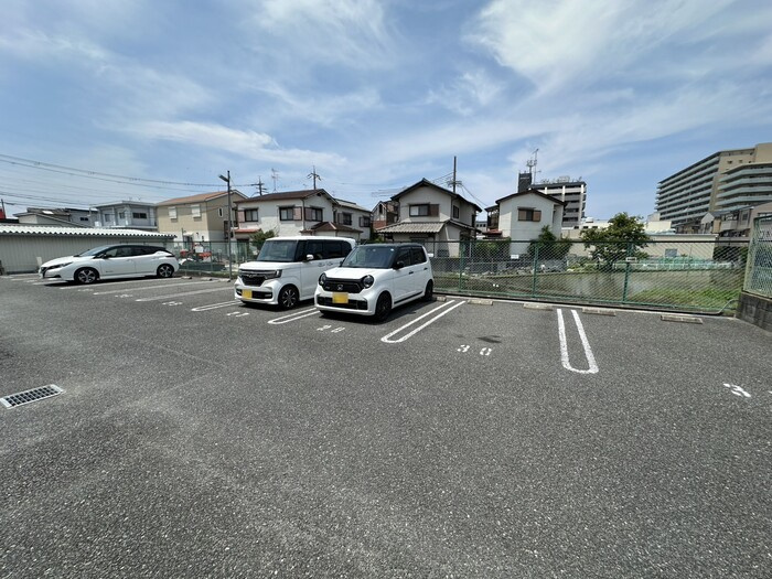 グランドゥール畷の駐車場