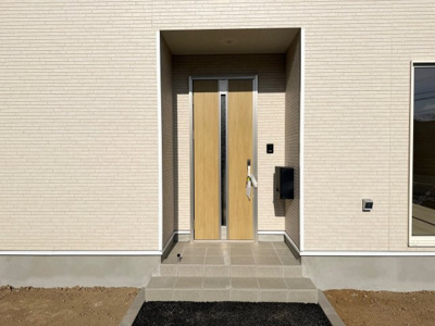 【エントランス】 | 銚子市春日台町1号棟 | 施工例：即日見学も可能です。お気軽にお問合せ下さい。（ＴＥＬ：０４７６－３７－３８８８）