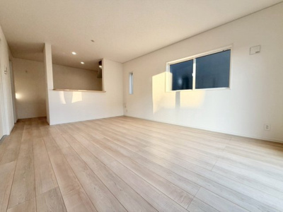 【居間・リビング】 | 銚子市春日台町1号棟 | 施工例：即日見学も可能です。お気軽にお問合せ下さい。（ＴＥＬ：０４７６－３７－３８８８）