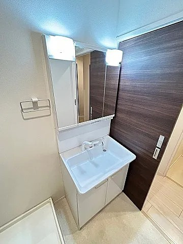 西宮市甲子園口４丁目の賃貸マンションの洗面所