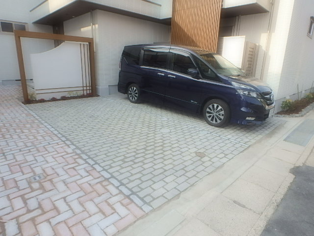 西宮市甲子園口４丁目の賃貸マンションの駐車場