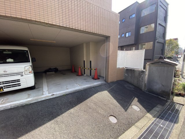 ロッソ王子の駐車場