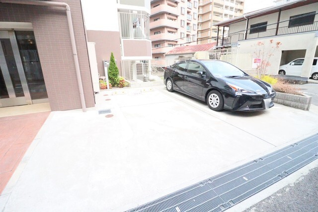 ユーレジデンス神戸元町の駐車場