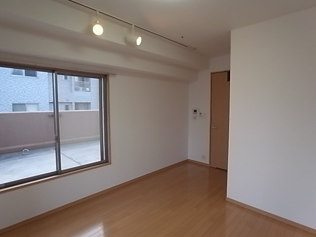 アーバングリーン神戸元町（旧アーデンタワー神戸元町）の居間・リビング
