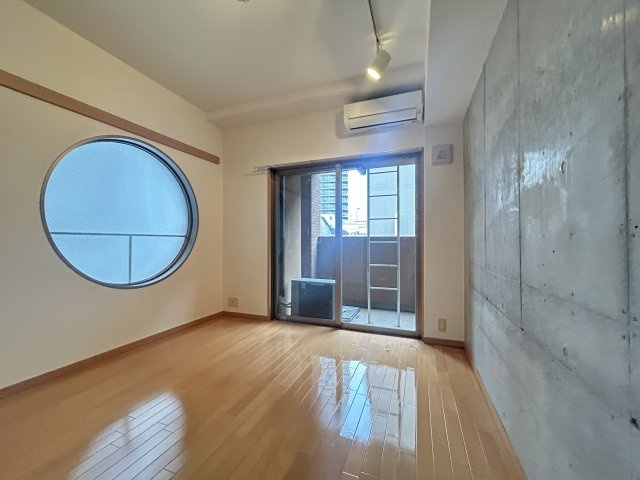 アーバングリーン神戸元町（旧アーデンタワー神戸元町）の居間・リビング