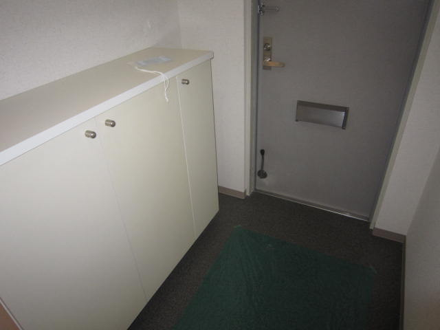シャムロックコート西岡本の玄関