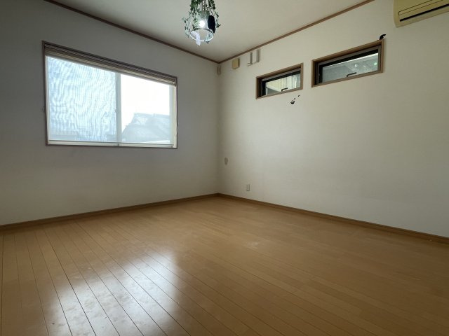 飯山町川原　戸建の洋室