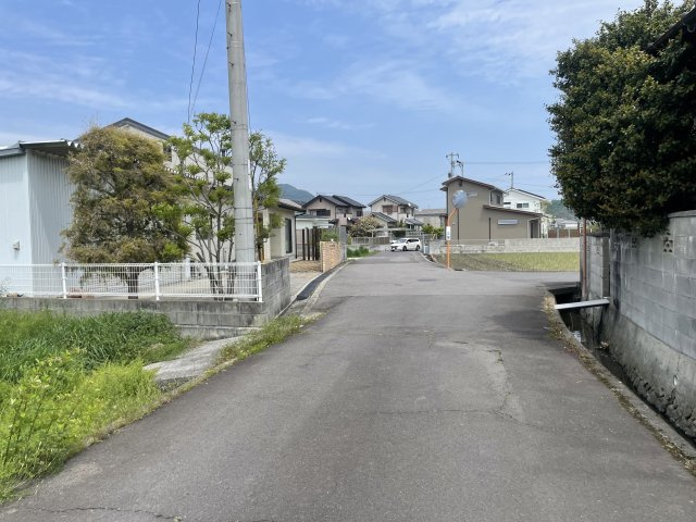 飯山町川原　戸建の前面道路含む現地写真
