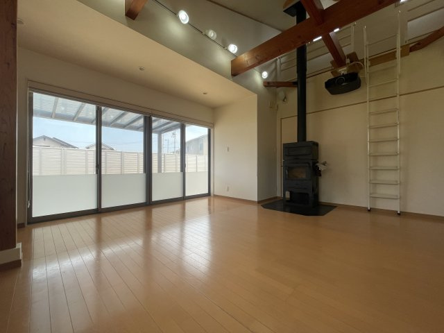飯山町川原　戸建の居間・リビング