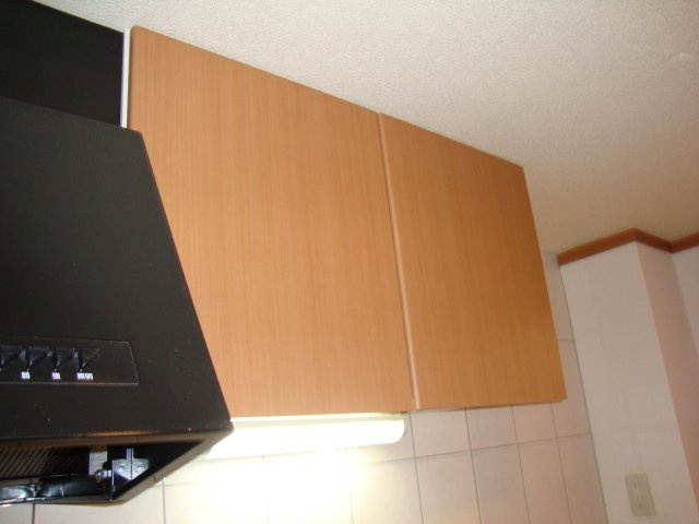 エバーシャインＳＯＧＡのキッチン|キッチン吊り戸棚