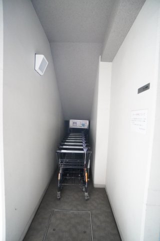 共用部分、カートの使用もできますので、荷物がございます際には、是非ご利用ください