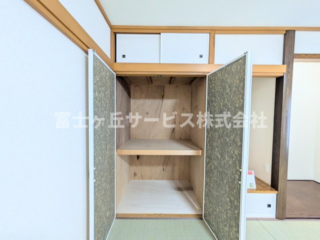 【玄関】 | 浜松市中央区半田山3丁目 中古戸建て | 収納です