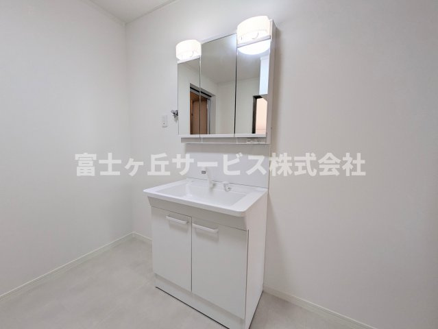 【独立洗面台】 | 浜松市中央区半田山3丁目 中古戸建て | 独立洗面台です