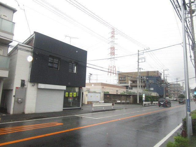 横浜市鶴見区駒岡２丁目の倉庫の周辺