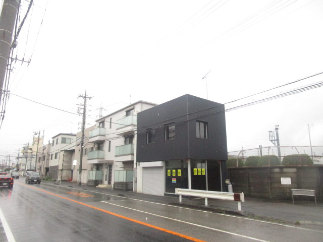 横浜市鶴見区駒岡２丁目の倉庫の周辺