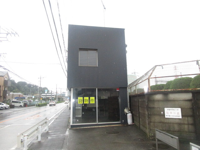 横浜市鶴見区駒岡２丁目の倉庫の外観