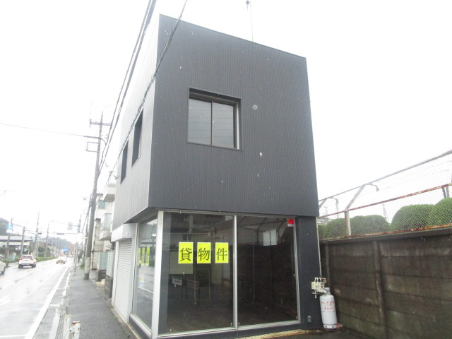 横浜市鶴見区駒岡２丁目の倉庫の外観