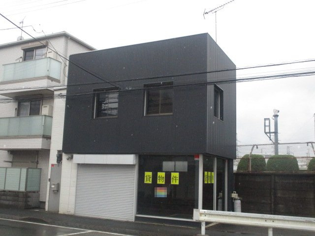 横浜市鶴見区駒岡２丁目の倉庫の外観