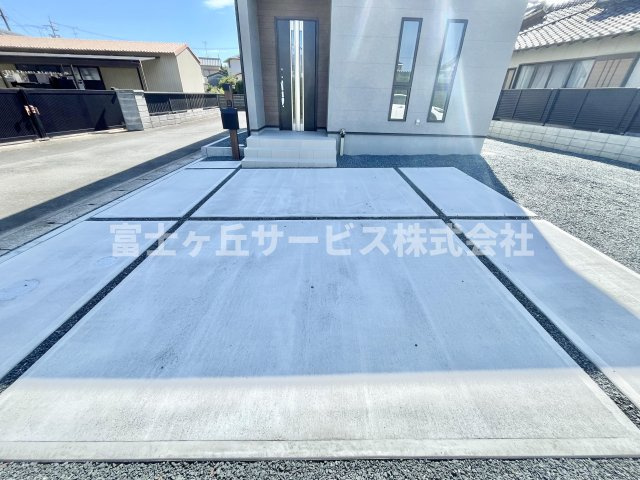 【駐車場】 | 浜松市中央区篠原町 新築一戸建て | ２台駐車可能です