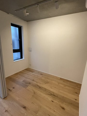 EDIT御茶ノ水妻恋坂の洋室
