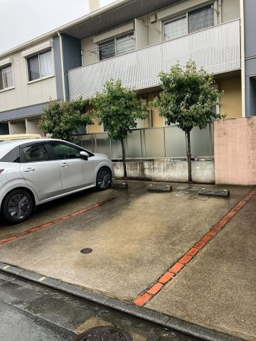 カーサ・クレールの駐車場