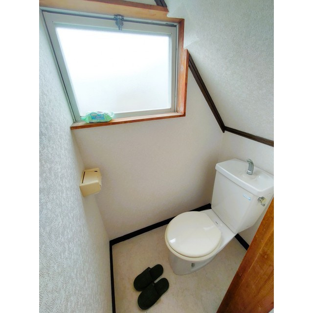 岐阜市野一色２丁目の一戸建てのトイレ