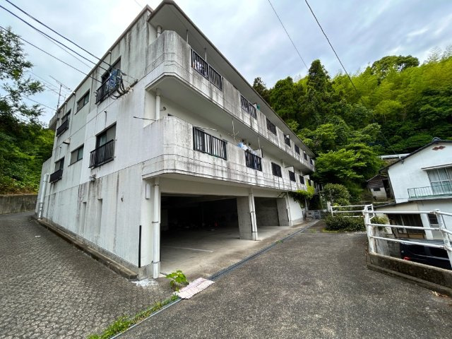 ニュー大松マンションのエントランス