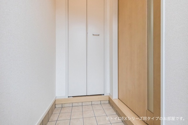 マリオ今国府町Aの玄関