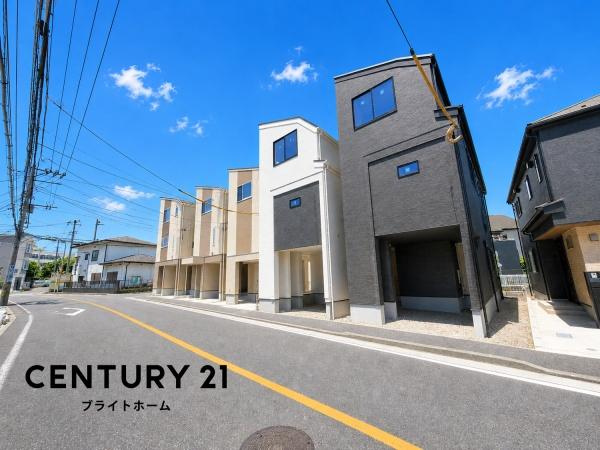 横浜市戸塚区舞岡町の新築一戸建の居間・リビング|自慢したくなるリビング！
形も良く家具の配置にも困りません。