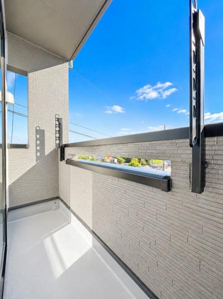 横浜市港南区上永谷４丁目の新築一戸建のバルコニー|陽当り良好のバルコニー！
風通しもよく気持ちいいです