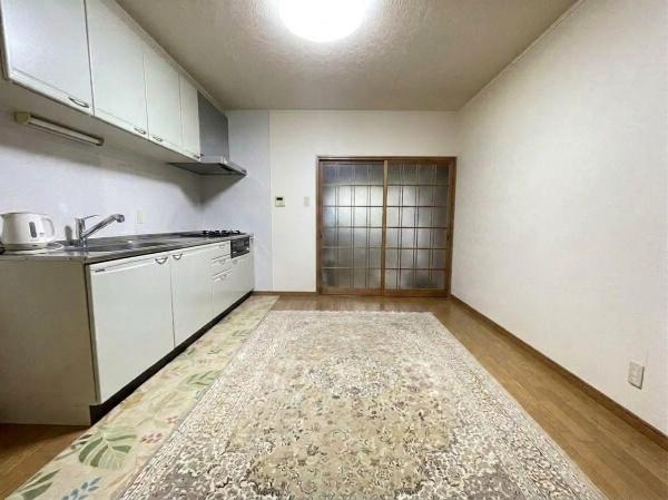 【居間・リビング】 | 守口市南寺方北通1丁目　中古テラスハウス | こちらの画像は、AIを用いて家具等を消しております。