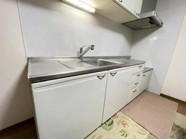 【キッチン】 | 守口市南寺方北通1丁目　中古テラスハウス | こちらの画像は、AIを用いて家具等を消しております。