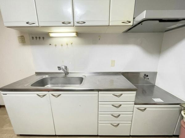 【キッチン】 | 守口市南寺方北通1丁目　中古テラスハウス | こちらの画像は、AIを用いて家具等を消しております。