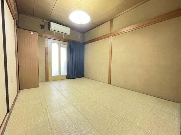 【洋室】 | 守口市南寺方北通1丁目　中古テラスハウス | こちらの画像は、AIを用いて家具等を消しております。