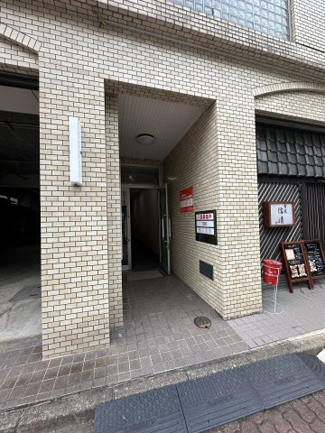 柴田ビルのエントランス