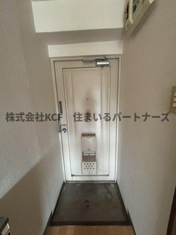 第8上野ビルの玄関