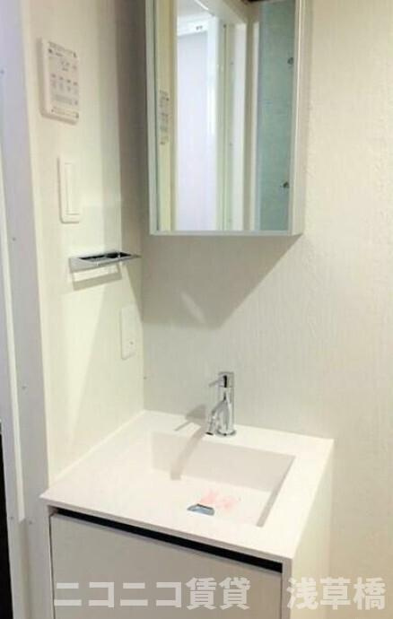 Mercu Residence Asakusaの洗面所