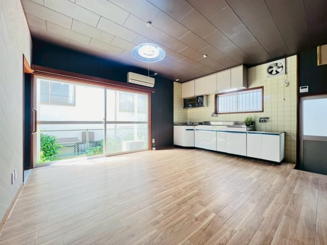 塩屋台2丁目貸家の居間・リビング