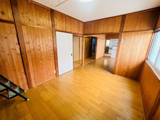 玉津町今津戸建の居間・リビング