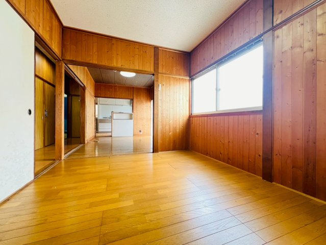 玉津町今津戸建の居間・リビング