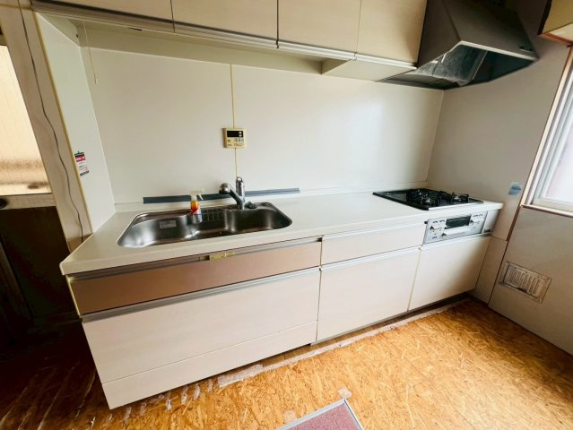 玉津町今津戸建のキッチン